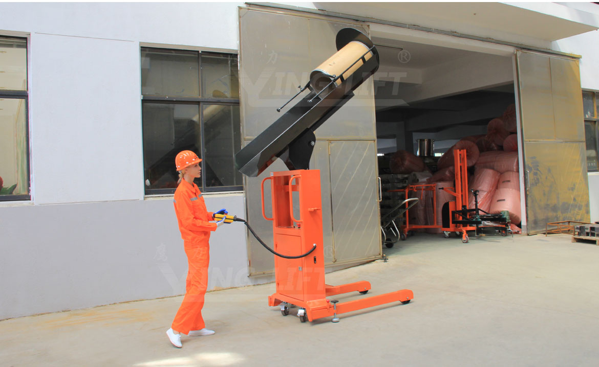 電動(dòng)圓桶固體物料倒料車(chē)